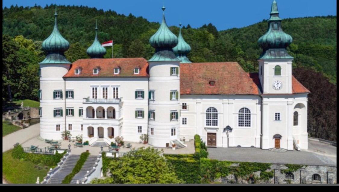 Pension Artstetten Екстериор снимка