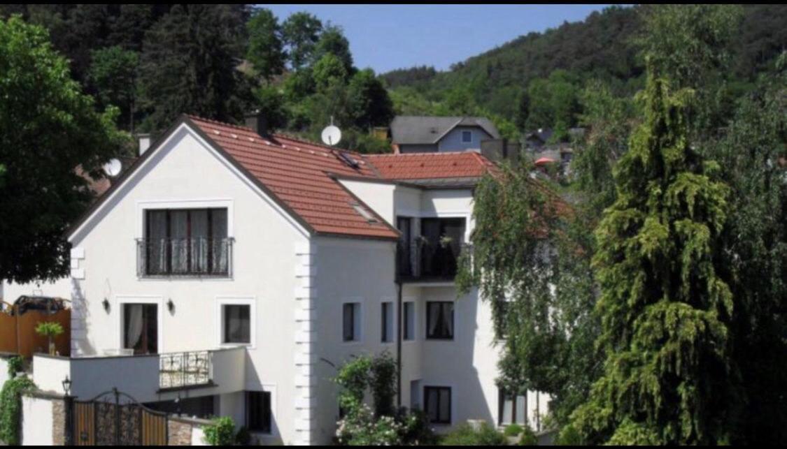 Pension Artstetten Екстериор снимка