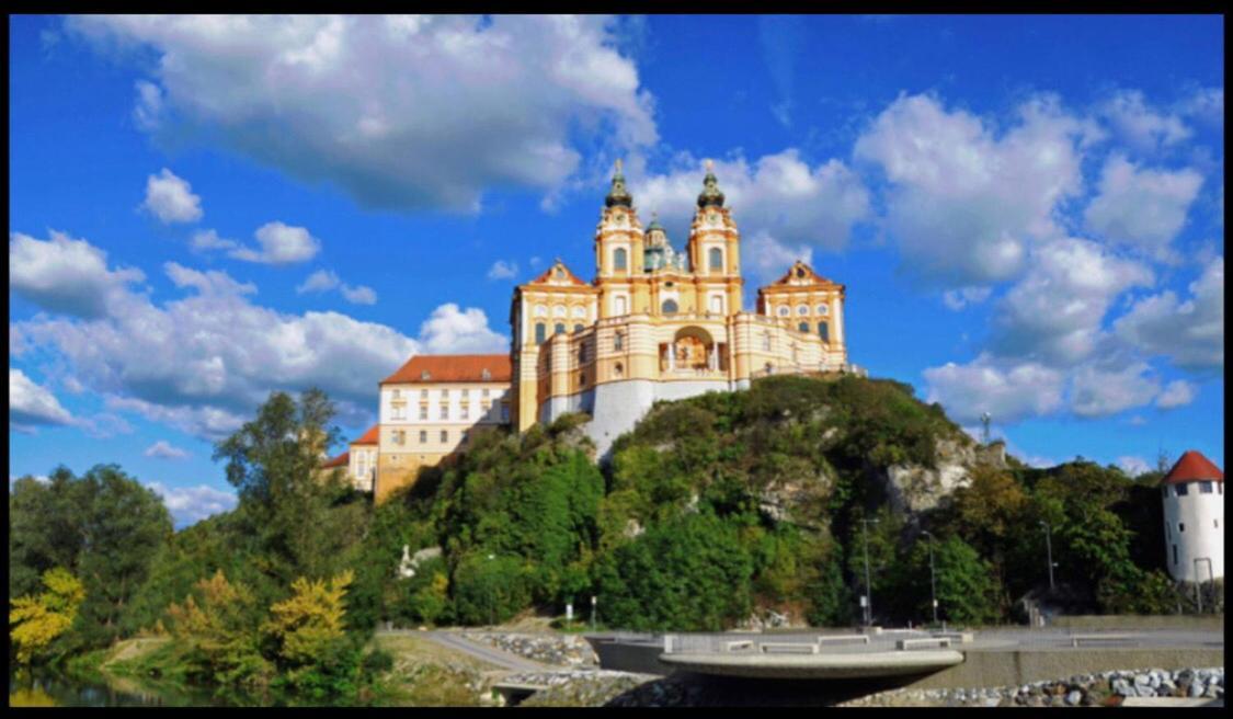 Pension Artstetten Екстериор снимка
