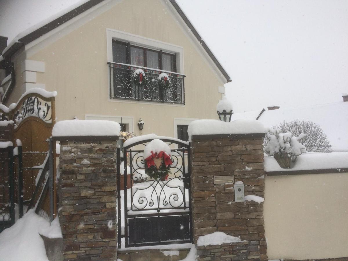 Pension Artstetten Екстериор снимка